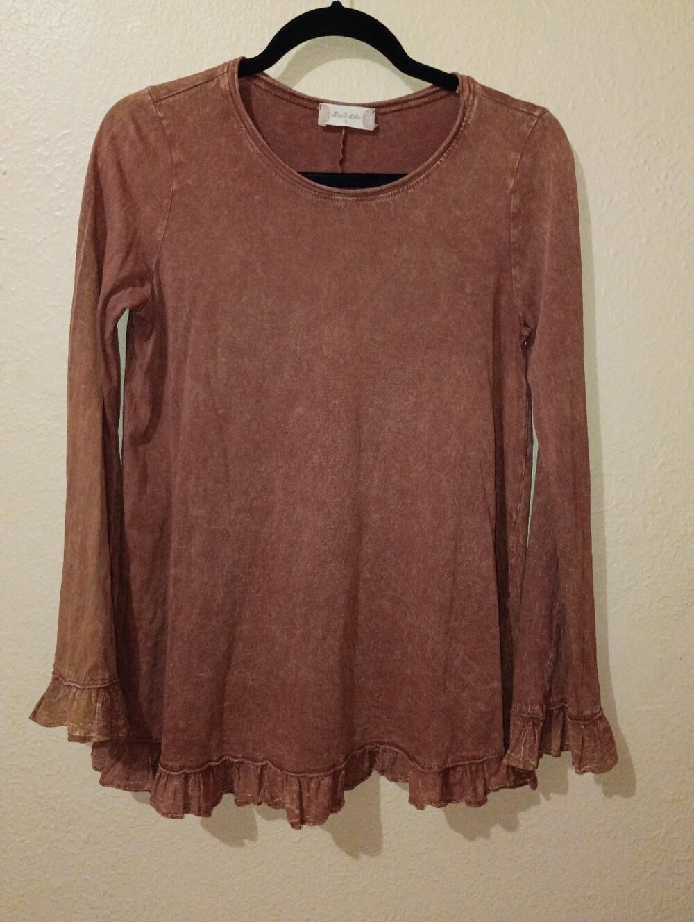 Altard State Size Small Distressed Rust Wash Long-Sleeve Ruffle Hem Tunic Top